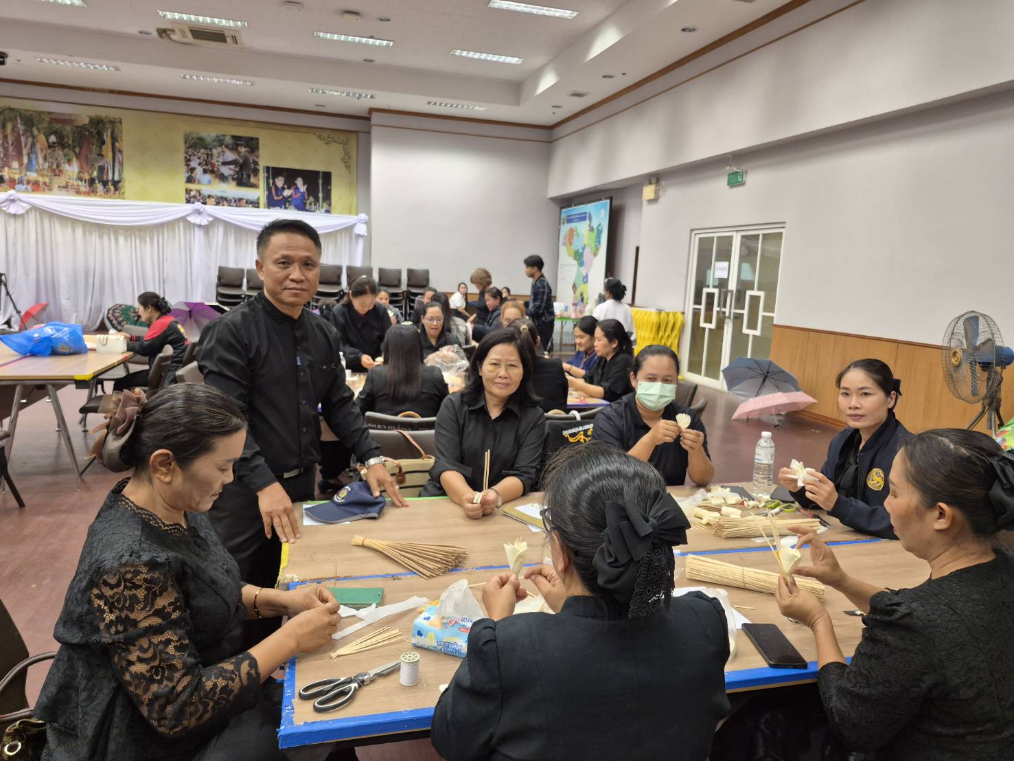 พช.เวียงเก่า นำทีม "ครู ข" ร่วม Kick off ประดิษฐ์ดอกไม้จันทน์พระราชทาน น้อมรำลึกในพระมหากรุณาธิคุณ สมเด็จพระนางเจ้าสิริกิติ์ พระบรมราชินีนาถ พระบรมราชชนนีพันปีหลวง